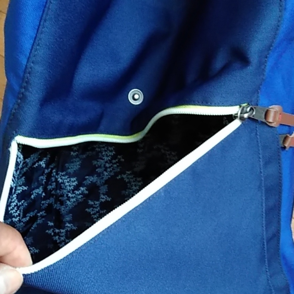18 by 17 inch Penguin Back Bag - Picture 6 of 8